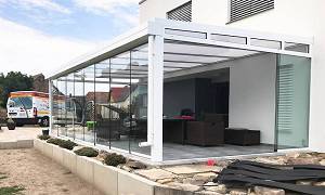 Fertigestellte Terrassenverglasung