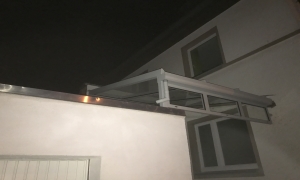 Vordach mit Regenschürze Vordach mit Regenschürze